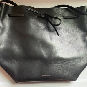 DETAILS
23cm x 31cm x 16.5